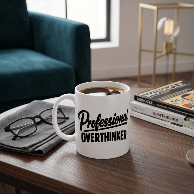 Mug Surpenseur professionnel drôle  (Professional Overthinker Funny Coffee Mug by Ricaso. For those whose minds never shut down
)