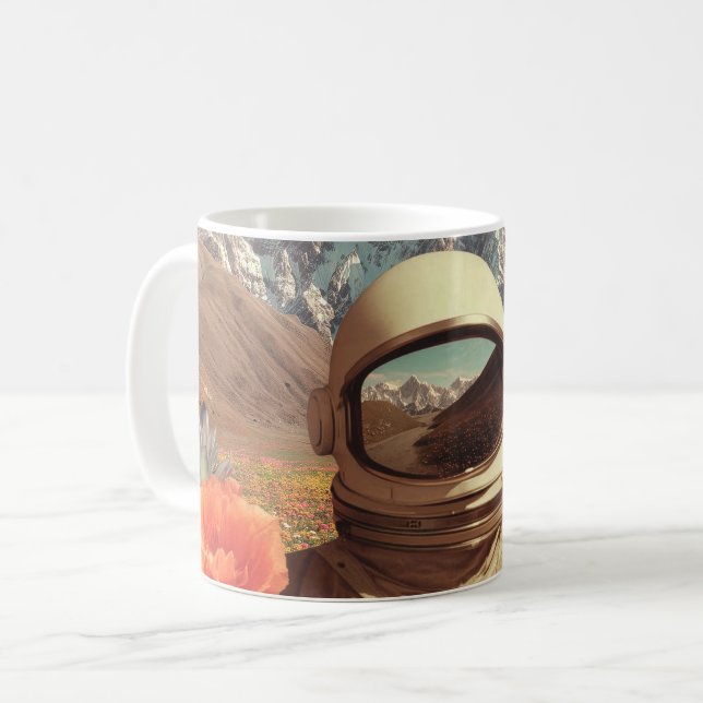 Mug Surreal Astronaut In Flower Field (Devant gauche)