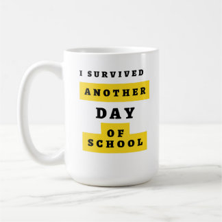 Mug Survié une autre journée de T-shirt de l'école