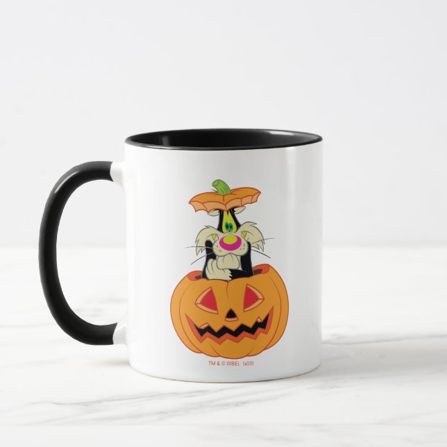 Mug SYLVESTER™ Caché dans un Jack-o-Lanterne (Gauche)