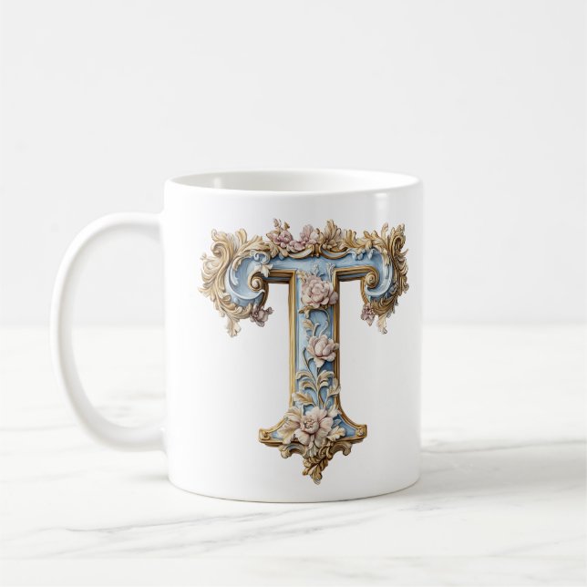 Mug "T" initial baroque pour une Princesse au café (Gauche)
