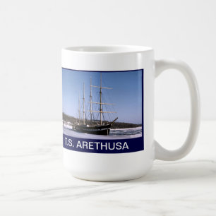Mug T.S. Arethusa sur la rivière congelée Medway