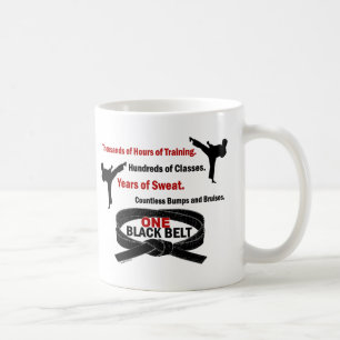 Mug T-SHIRTS et HABILLEMENT d'UN KARATÉ de la ceintur
