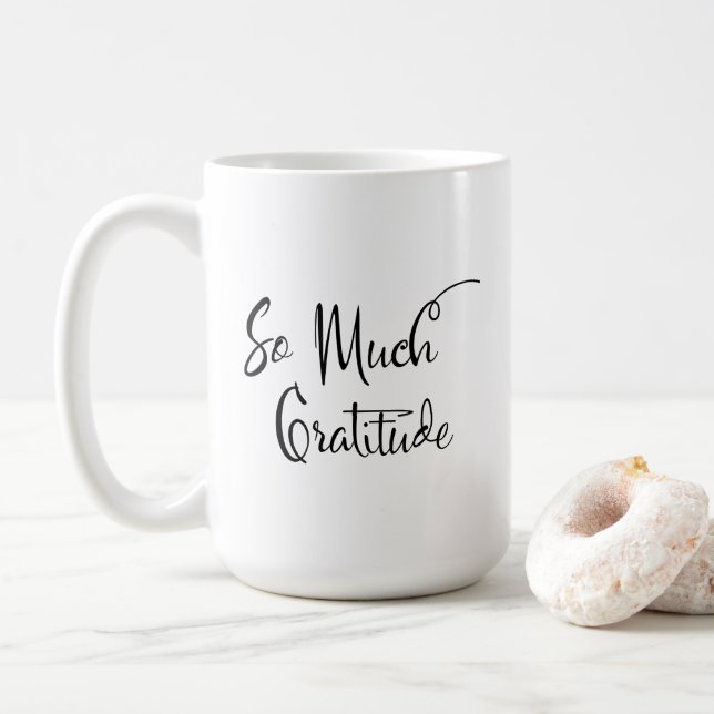 Mug Tellement de gratitude Script moderne Typographie  (Avec donut)
