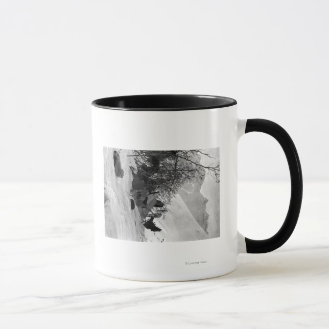 Mug Tente et objets de l'explorateur sur le site du ca (Droite)