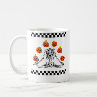 Mug Tête de citrouille squelette jonglant drôle de squ
