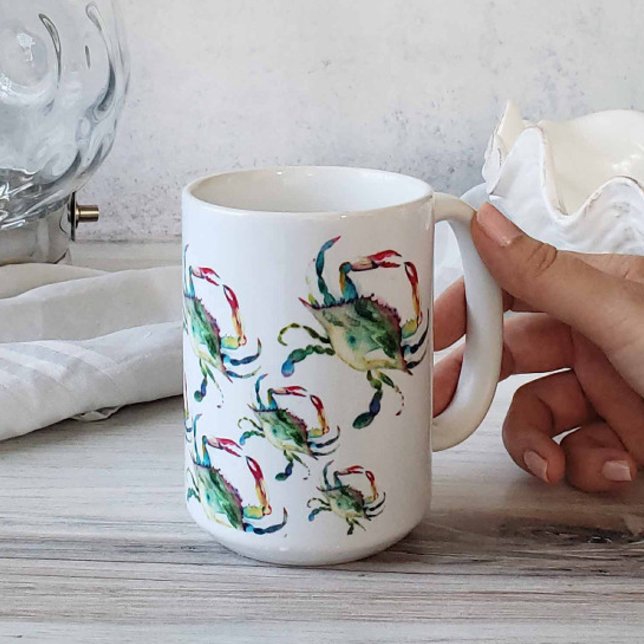 Mug Thème côtier du crabe bleu (Ocean-inspired mugs feature blue crab art and design by Victoria Grigaliunas)