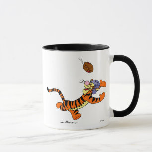 Mug Tigger Jouant Au Football