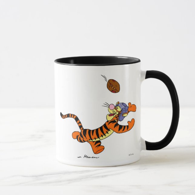 Mug Tigger Jouant Au Football (Droite)