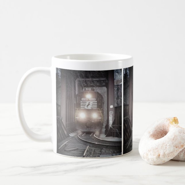Mug Train de marchandises traversant un pont (Avec donut)