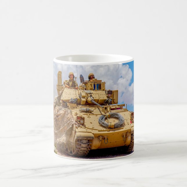 Mug TRANSPORTEUR DE PERSONNEL ARMÉ - M2 Bradley (Centre)
