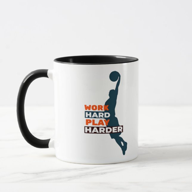 Mug Travailler dur Jouer si dur Joueur de basket class (Gauche)