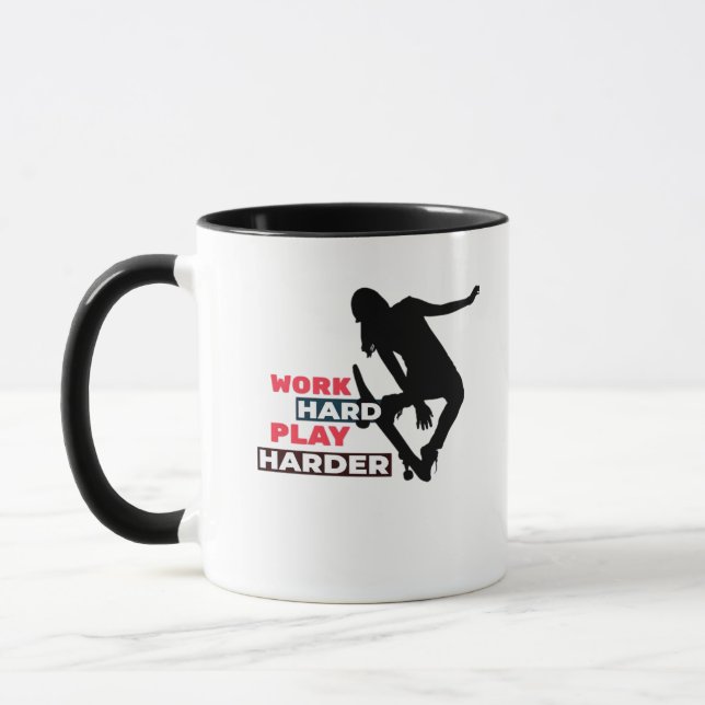 Mug Travailler dur Jouer tellement dur Femme Skateboar (Gauche)