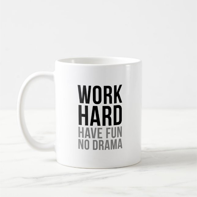 Mug Travailler dur n'ont pas de plaisir aucun drame (Gauche)