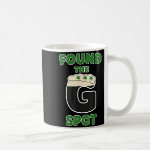 Mug Trèfles de bière irlandaise Saint-Patrick buvant