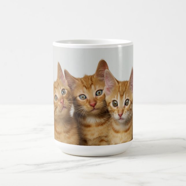 Mug Trois chatons mignons de gingembre côte à côte (Centre)