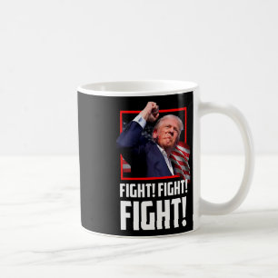 Mug Trump combat les combattants partisans américains