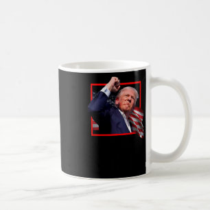 Mug Trump combat les combattants partisans américains