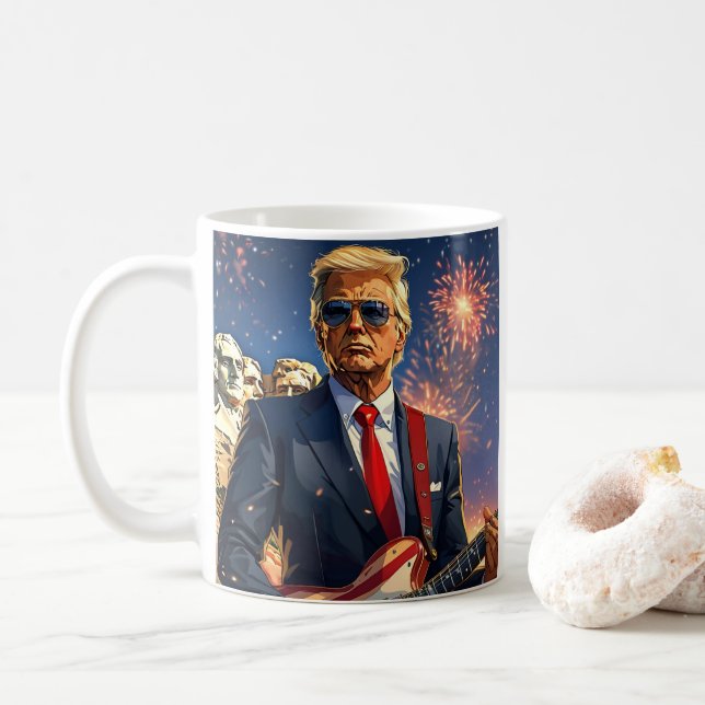 Mug Trump Jouant à la guitare électrique Mont Rushmore (Avec donut)