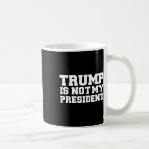 Mug Trump n'est pas mon président qui s'attaque à Trum