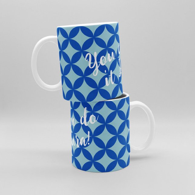 Mug Tuile d'été avec cercles azurés sur le bleu bébé (Summer tile with azure circles on baby blue coffee mug)