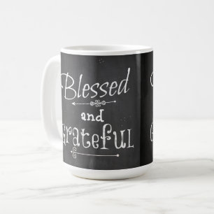 Mug Typographie de tableau noir Bienheureux et reconna