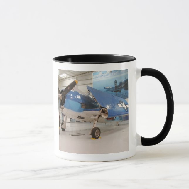Mug Un avion de combat de la deuxième guerre mondiale (Droite)