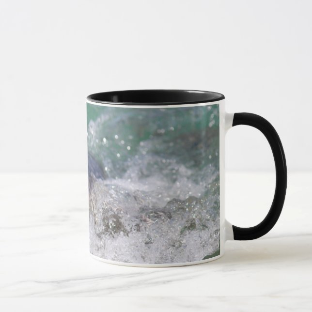 Mug Un bébé phoque faisant du surf (Droite)