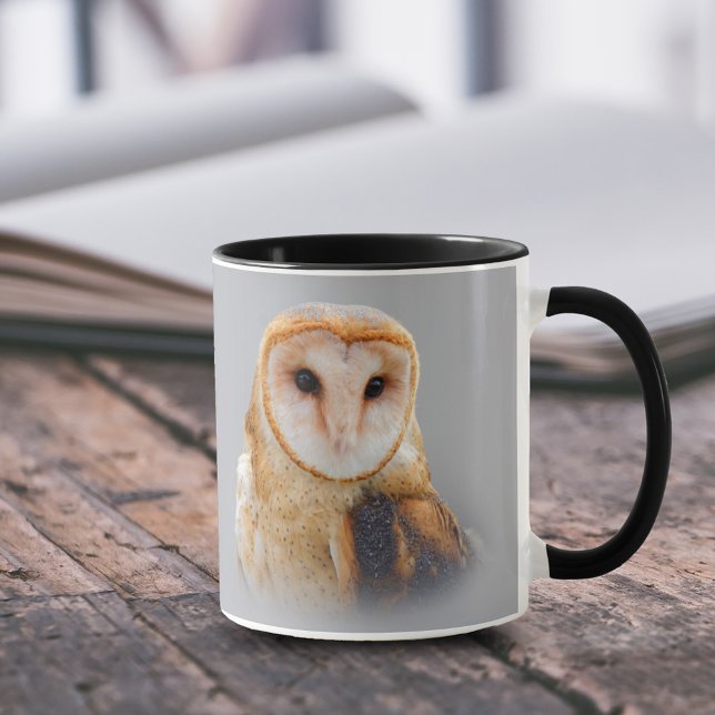 Mug Un Chouette À Grange Serene (Vignetted Portrait of a Barn Owl 11 oz Coffee Mug Cover Photo.)