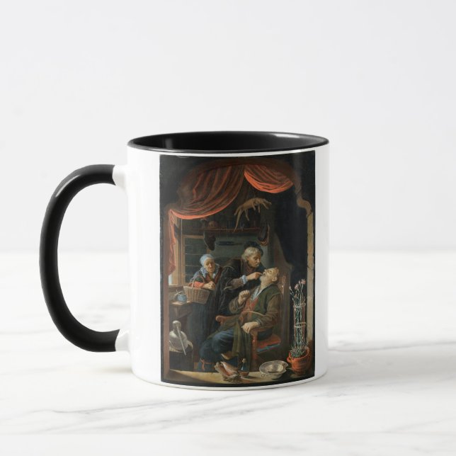 Mug Un dentiste examinant la dent d'un vieil homme (Gauche)