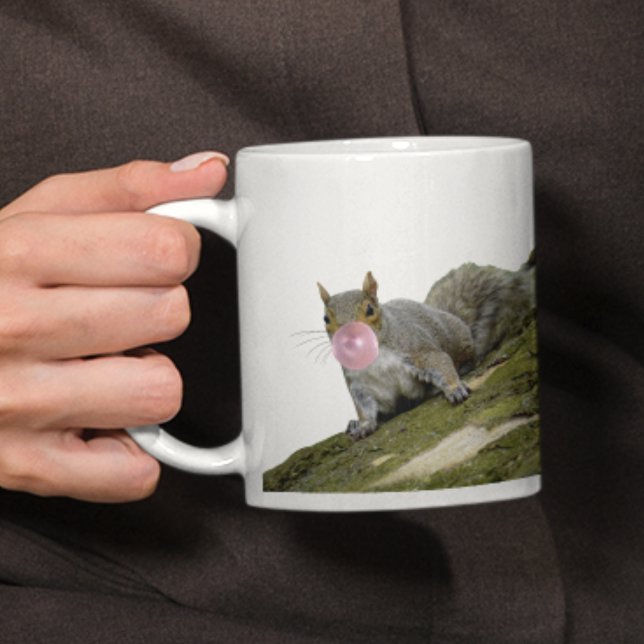 Mug Un écureuil souffle une bulle photo d'un animal (Créateur téléchargé)