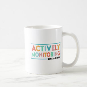 Mug Un Enseignant Du Jour De L'Essai Surveille Activem
