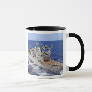 Mug Un hélicoptère dégage le poste de pilotage