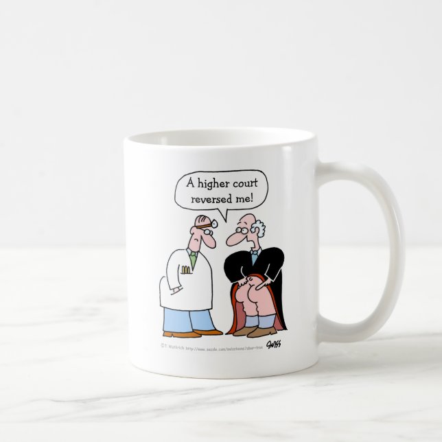 Mug Un juge amusant en caricature de droit renversé pa (Droite)
