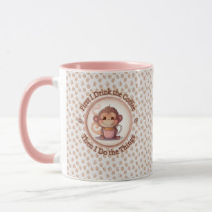 Mug Un mignon singe bébé tient un café chaud vapeur