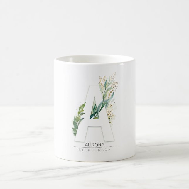 Mug Un Monogramme Gold Green Feuilles Nom élégant (Centre)