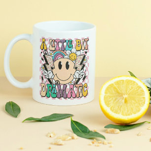 Mug Un peu dramatique drôle groovy dicton