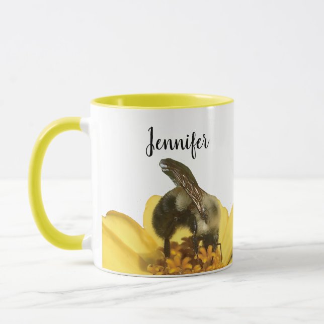 Mug Une abeille personnalisée sur une nature jaune (Gauche)