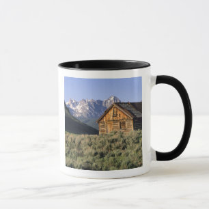 Mug Une cabane en rondins et les montagnes Sawtooth da