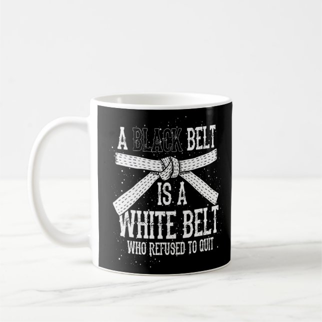 Mug Une Ceinture Noire Est Une Ceinture Blanche Qui A  (Gauche)