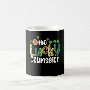 Mug Une école de conseiller chanceux la Saint-Patrick