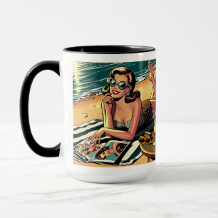 Mug Une femme rétro à la plage lit un magazine de mode
