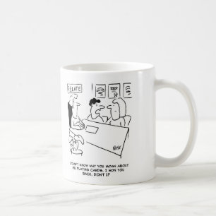 Mug Une femme se plaint qu'il joue aux cartes