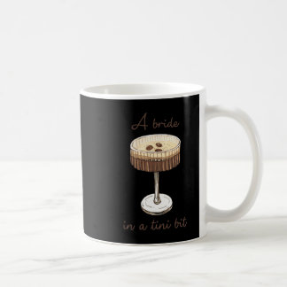 Mug Une mariée dans un tout petit peu mariée Martini d