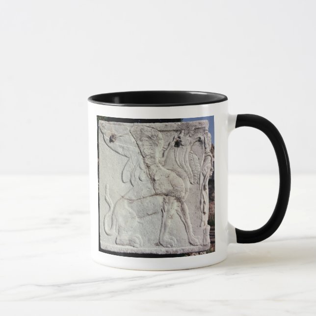 Mug Urne funèbre avec le soulagement découpé d'un (Droite)