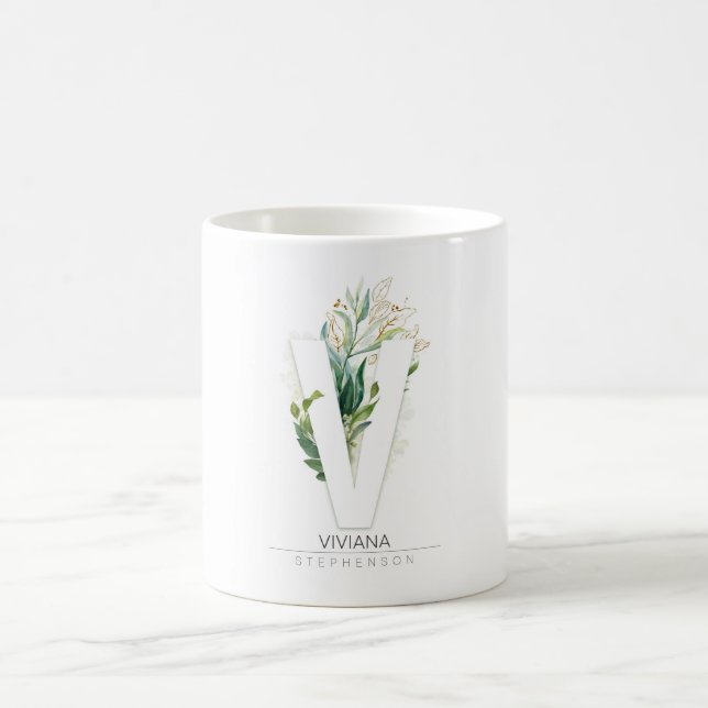 Mug V Monogramme Gold Green Feuilles Nom élégant (Centre)
