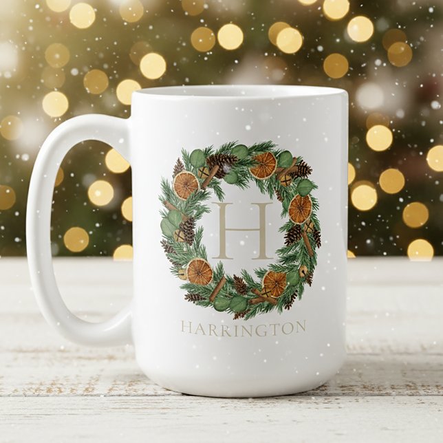 Mug Vacances Monogramme Élégant Séché Orange Pine Wrea (Créateur téléchargé)