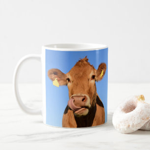 Mug Vache du Jersey léchant son nez