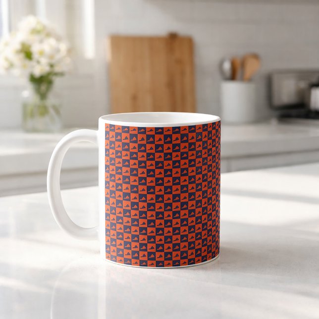 Mug Vérificateur de motif de Virginie Orange Bleu (A mug with an orange and blue pattern featuring the US state of Virginia.)