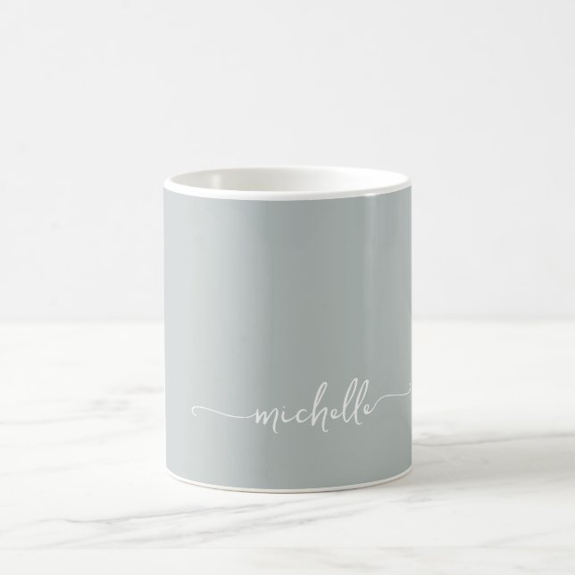 Mug Vert Sauge Élégant Script Signature Monogramme (Centre)